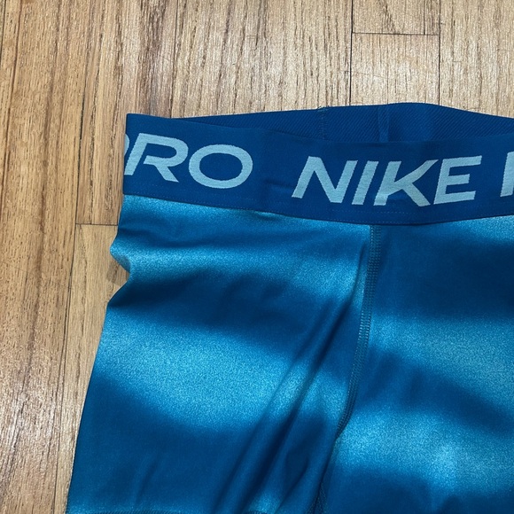 Nike Pro Women’s Dri-Fit 3” Striped Blue Spandex Shorts Sz XS NWT - Picture 2 of 8